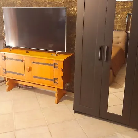 1 House Guest house *