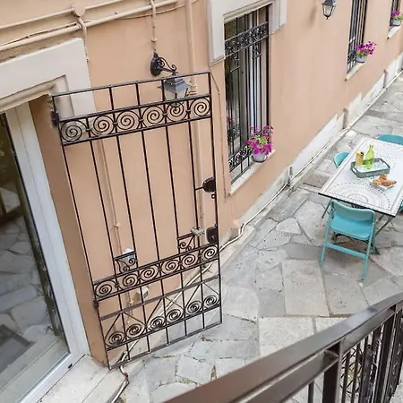 Appartamento Poerio Home&garden Near The Centre Of *