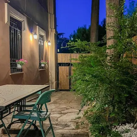 Appartamento Poerio Home&garden Near The Centre Of