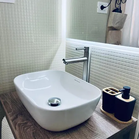 Leonardo Apartment