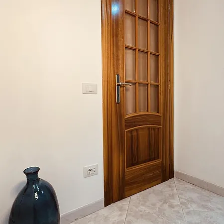 Fermi 80 Apartment