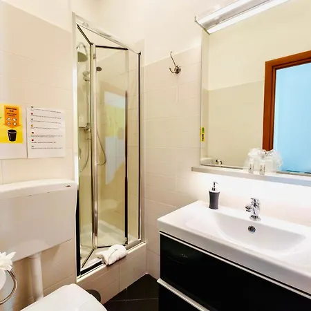 Miclad Colosseum Guest House Bed & Breakfast