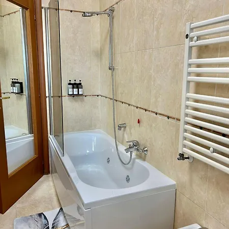 Eur Con Piscina Esterna *