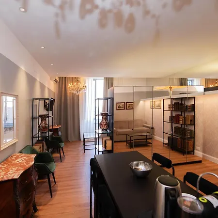 Colosseum Flat Dark Holiday home *