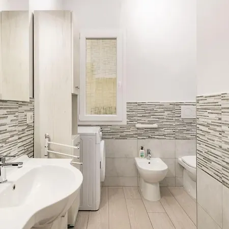 New And Beautiful House In The Heart Of Rom