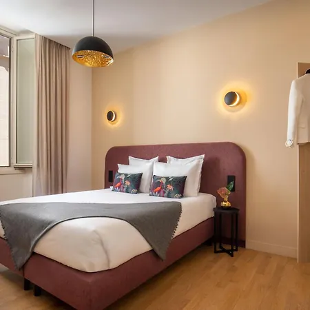 9hotel Cesari