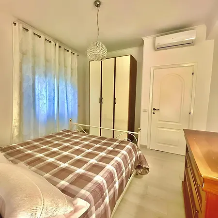 Grace's Mirror Apartment *
