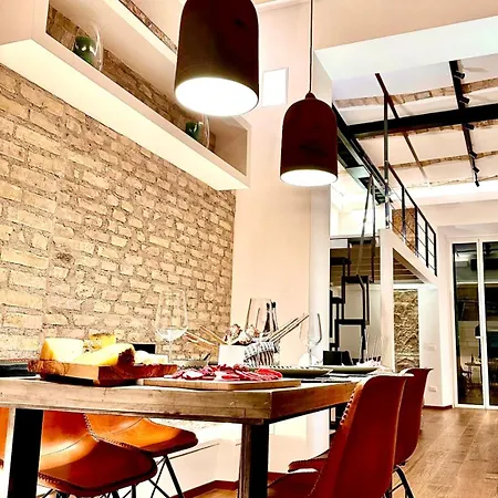 Appartamento Buonarroti Art Home. Luxury And History At *