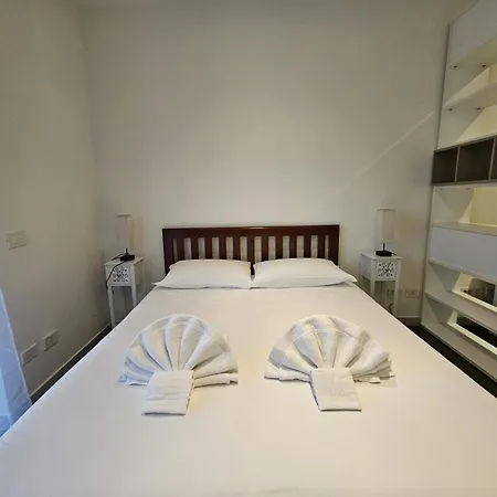 Be Your - Isabella Bright Apartment