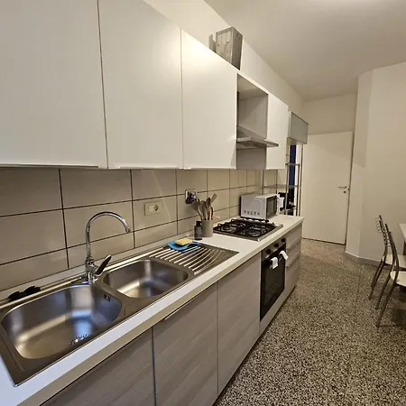 Be Your - Isabella Bright Apartment