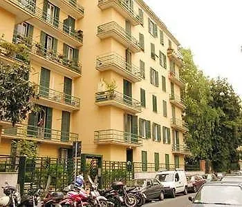 Lucky House Hotel
