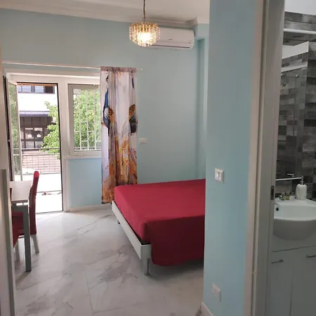 An &lo-luxury - Metro Teano Guest house *