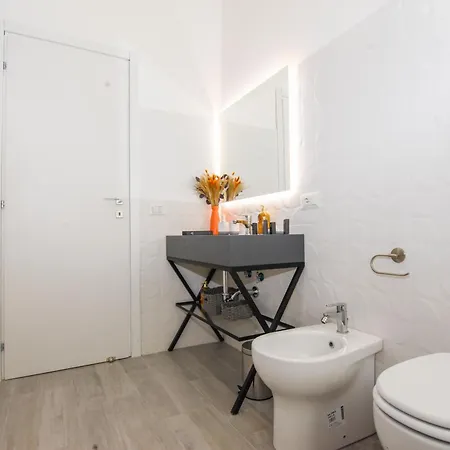 Orange House Apartment
