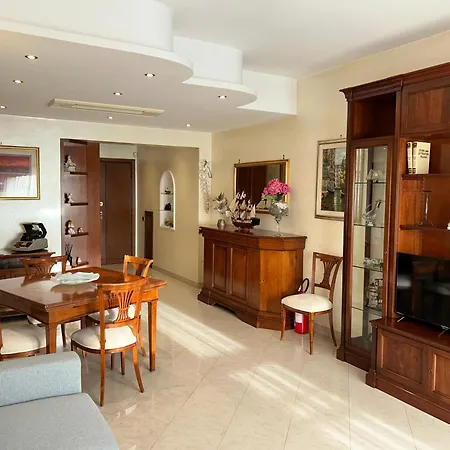 Casa Elegante Vicino Al Centro Di Apartment