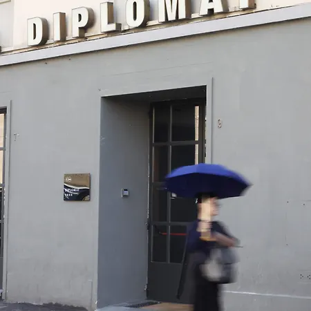 Diplomatic 3*
