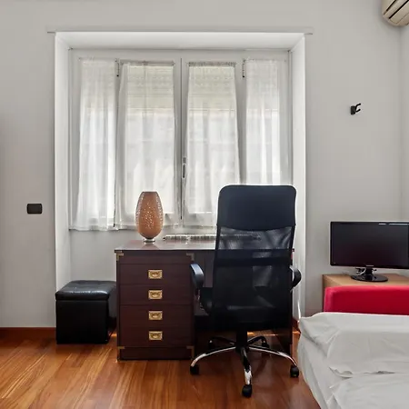 543 Appia Avenue - Metro A Roma