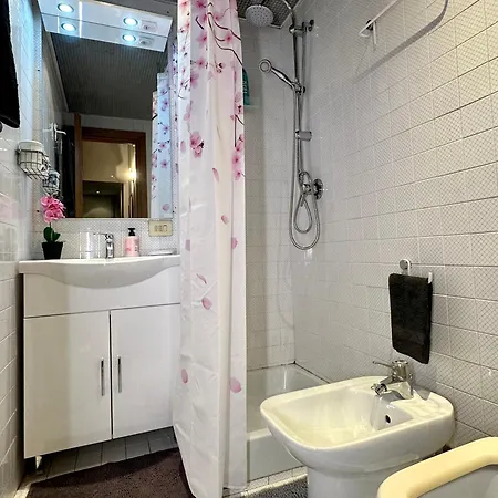 Apartment La Casa Di Bubi - 3 Minuti A Piedi Metro Libia Rom