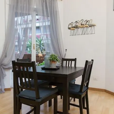 Blu Flamingo, Eleganza E Comfort A Trastevere
