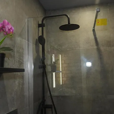 Vatican Street Art Guest house *
