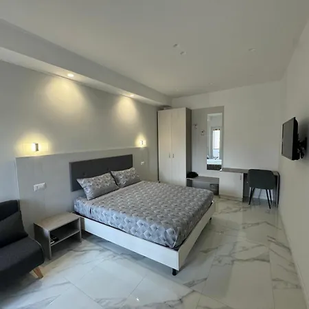 Alba White * Roma