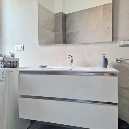 Domus Alessio Apartment