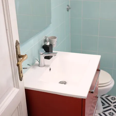 New! True-stevere Amazing Double Bed For 5 Pax Appartamento *