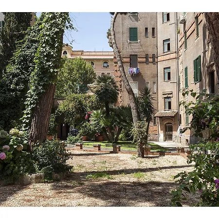 Dimora Del Papa Apartment