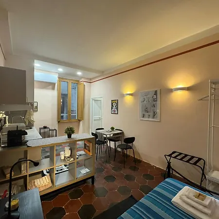 Le Due Torri In Rione Monti *