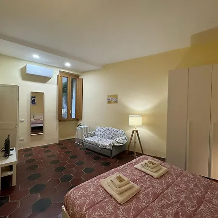 Le Due Torri In Rione Monti