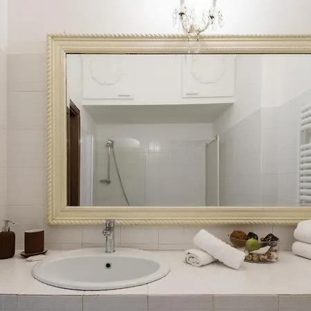 Domus Allegra Trevi Fountain - From 2 To 10 People Apartment *