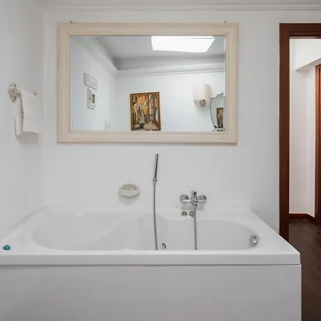 Apartment Domus Allegra Trevi Fountain - From 2 To 10 People Rome