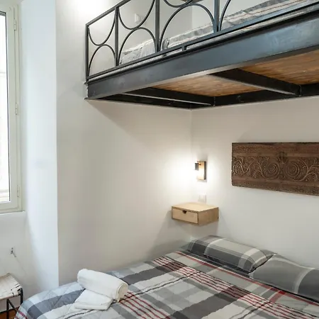 Domus Capocci - Rione Monti * Rome