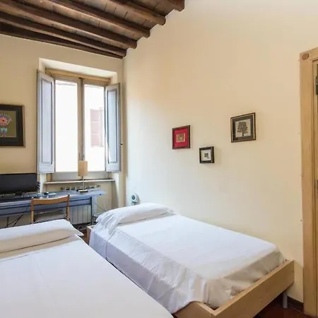 Piazza Navona Charming Apartment *