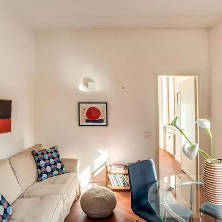 Charming House By The Colosseum Apartment *
