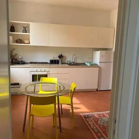 Charming House By The Colosseum Apartment