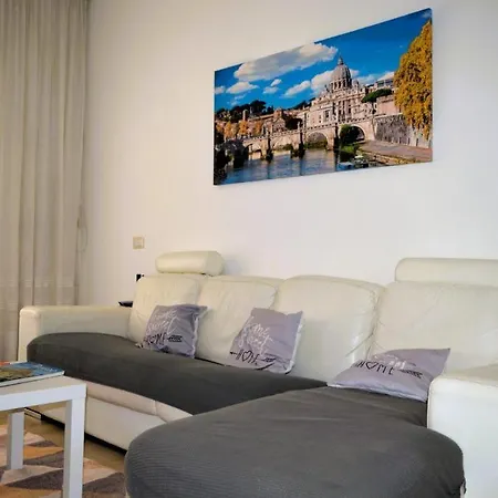 Fem House Apartment *