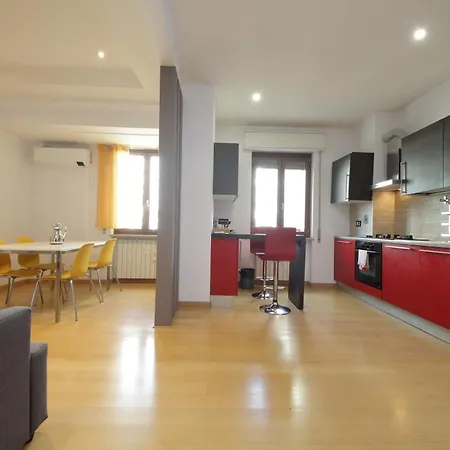 Cozy And Comfy In Piramide Metro Stop Apartment