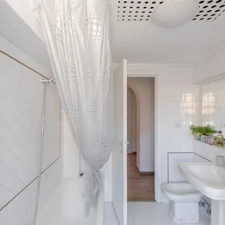 Apartment Iflat Bright Brand New 3-bedroom In Monti