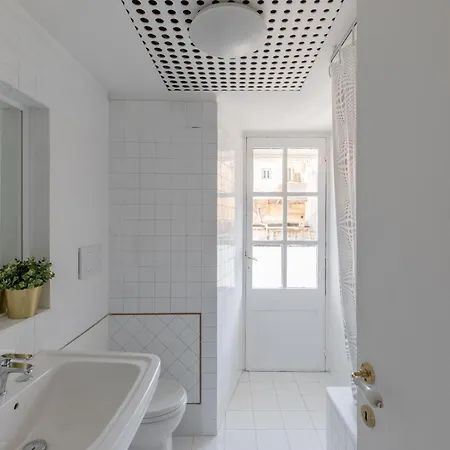 Apartment Iflat Bright Brand New 3-bedroom In Monti
