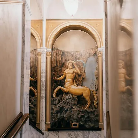 Pantheon Hotel 4*