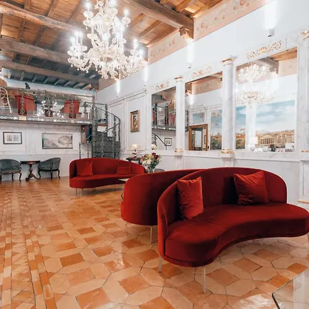 Pantheon Hotel 4*