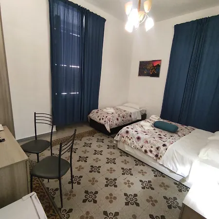 Anas Πανσιόν