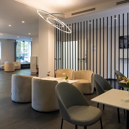 J Maluni Hotel Rzym