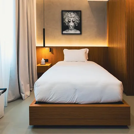 J Maluni Hotel Rzym