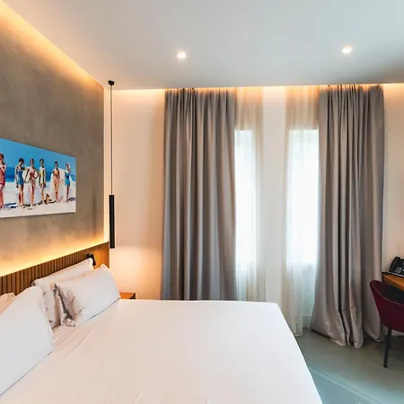 J Maluni Hotel 4*