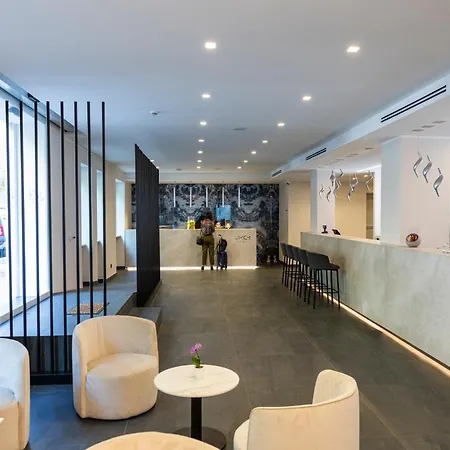 J Maluni Hotel Rzym