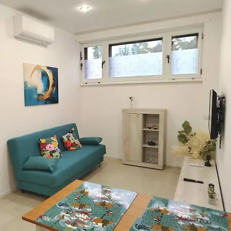 Rhome Apartment *