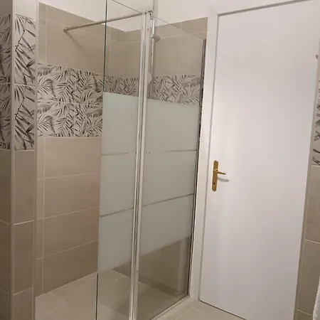 Rhome Apartment *
