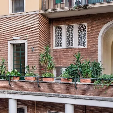 Daire Ristrutturato A Palazzo Federici Piazza Bologna *