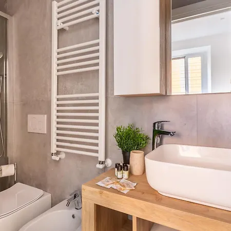 Apartment Iflat Radiant Retreat In Esquilino